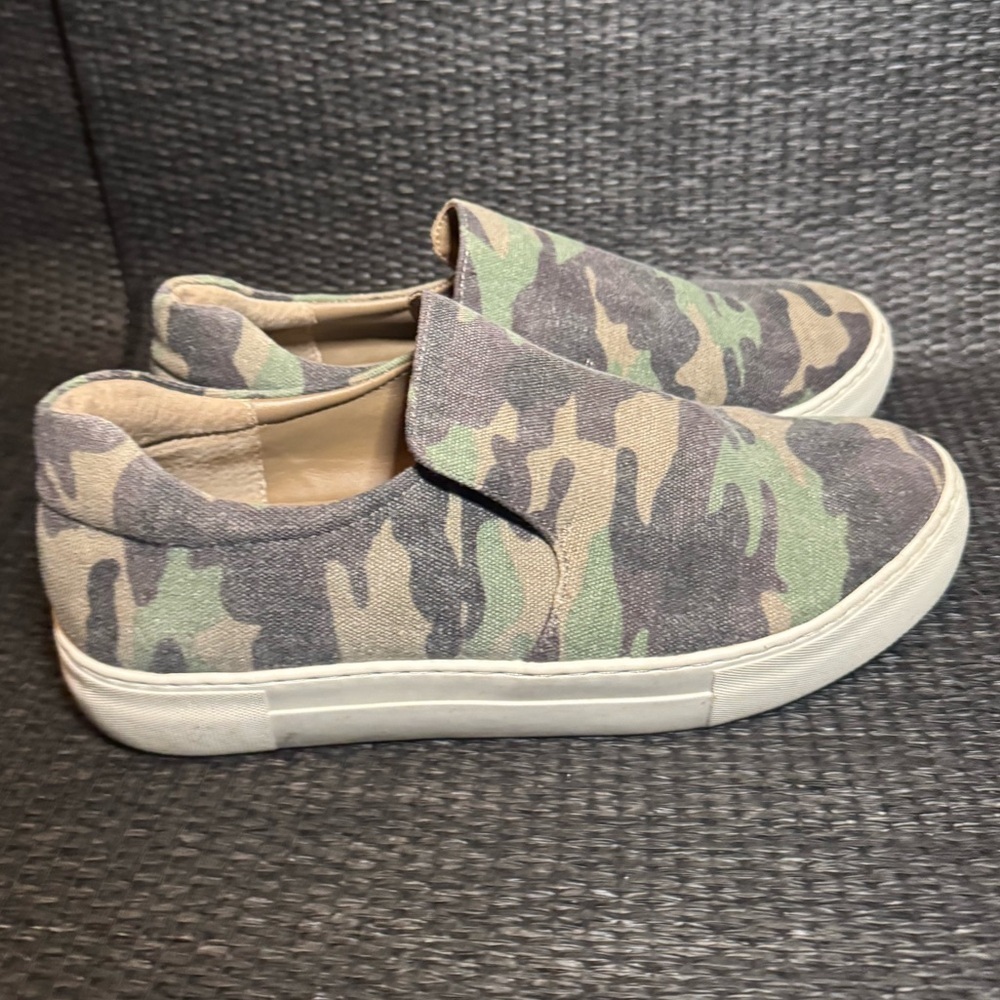 J/slides J Slides Alara 1 Green Camo Leather Sneakers Size 9